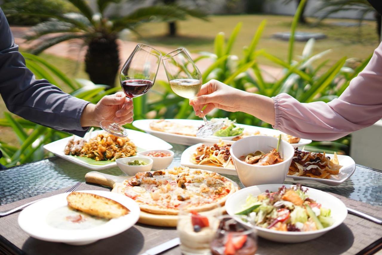 Grand Coloane Resort Macau Ngoại thất bức ảnh A meal at the restaurant
