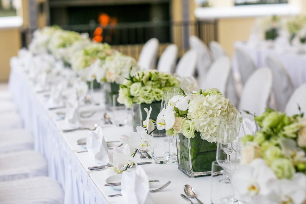 Grand Coloane Resort Macau Ngoại thất bức ảnh A table set for a wedding reception