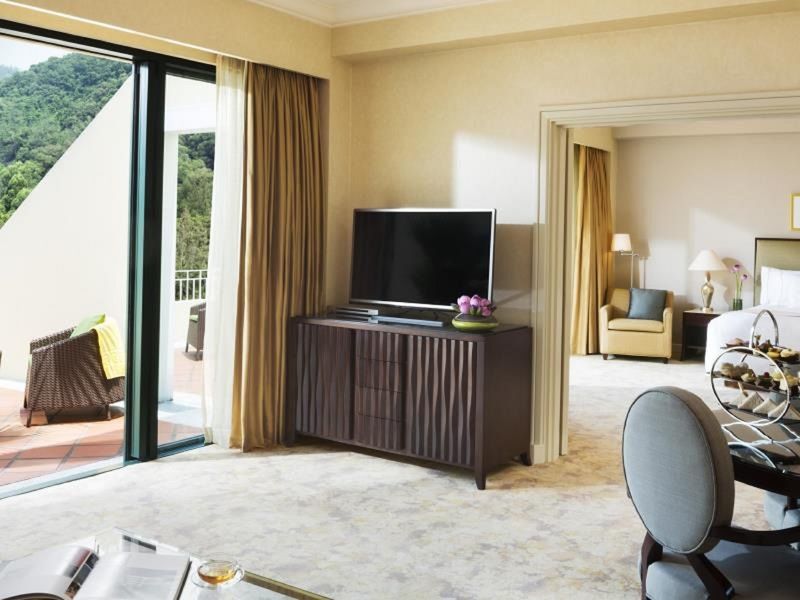 Grand Coloane Resort Macau Ngoại thất bức ảnh A suite at The Landmark